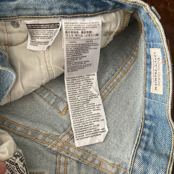 Levi's 501 Original Shorts - Picture 5 of 9